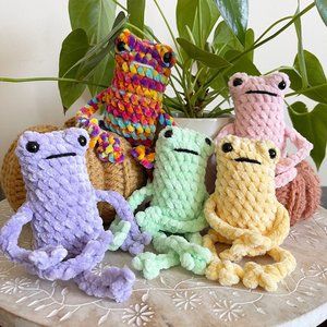 Crochet Leggy Frogs